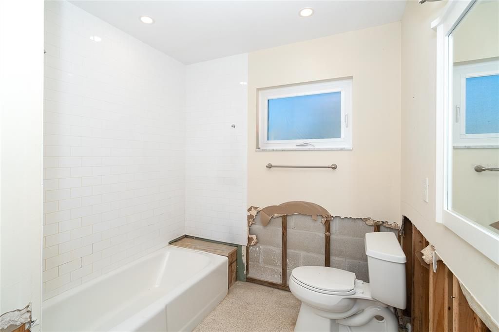 Bathroom, Interior, Recessed Lighting