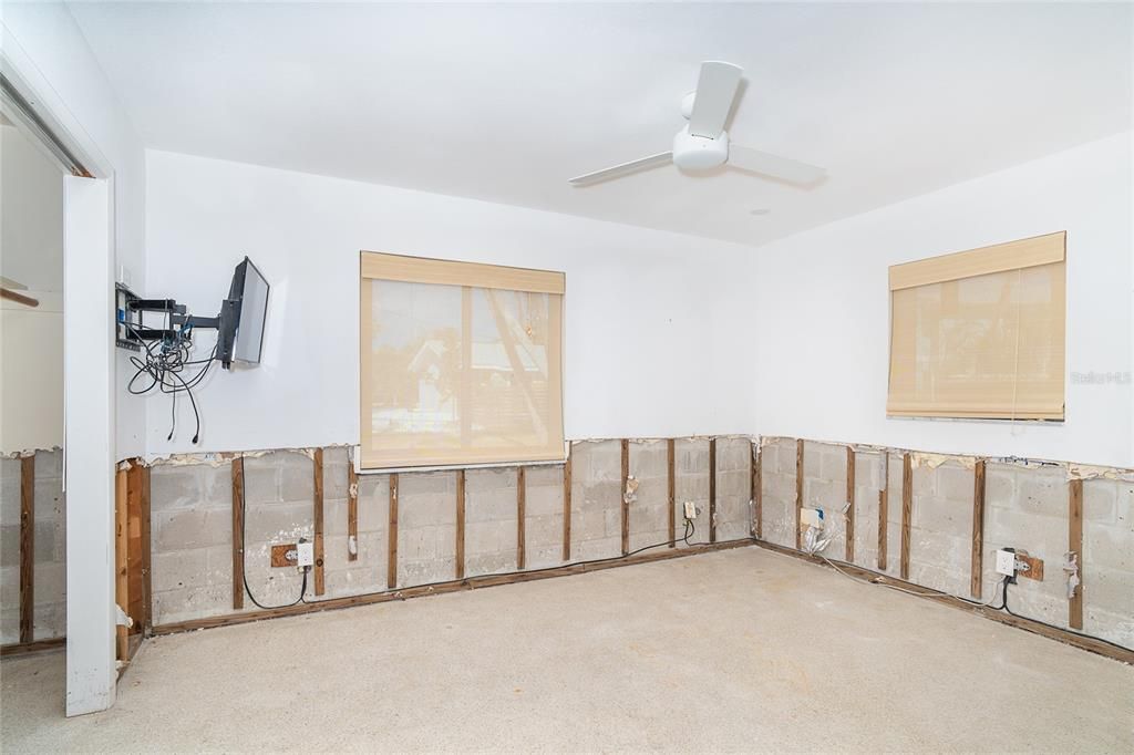 Empty room, Interior