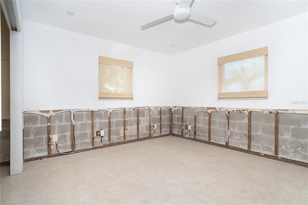 Empty room, Interior