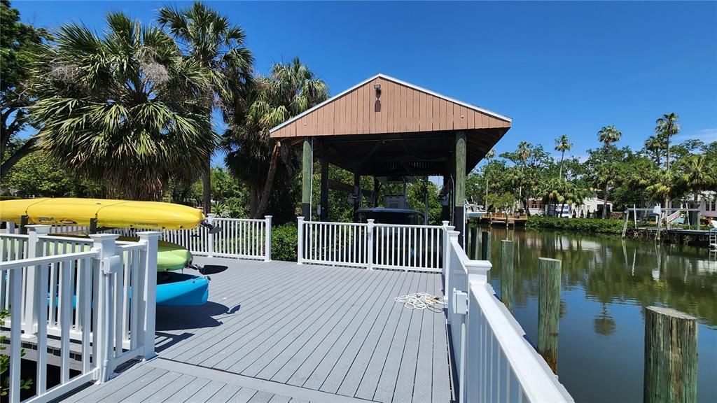 Exterior, Lake