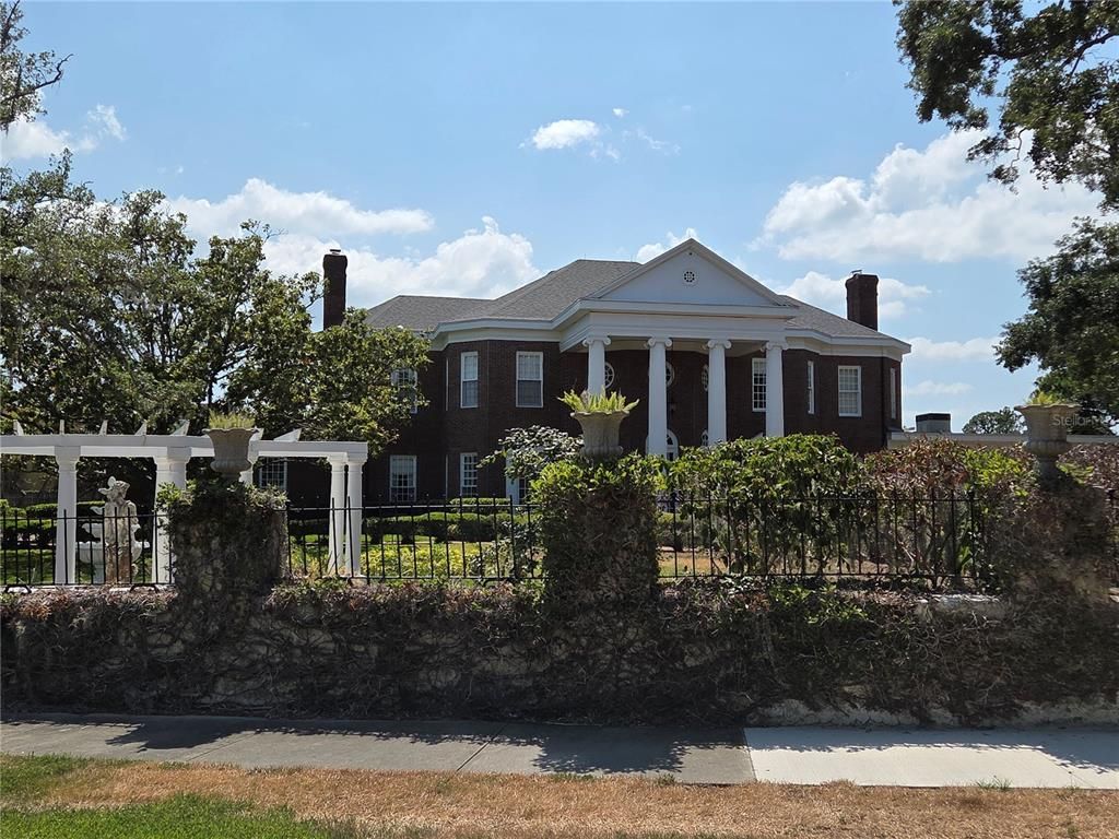 Exterior, Facade, Georgian