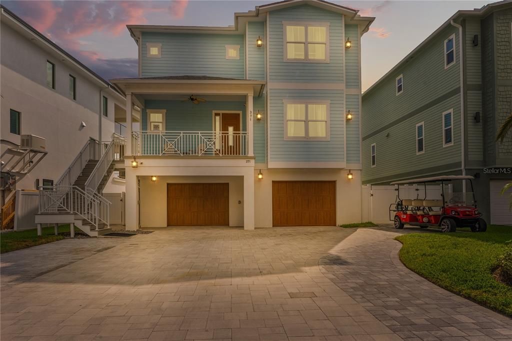 Attached, Exterior, Facade, Rowhouse