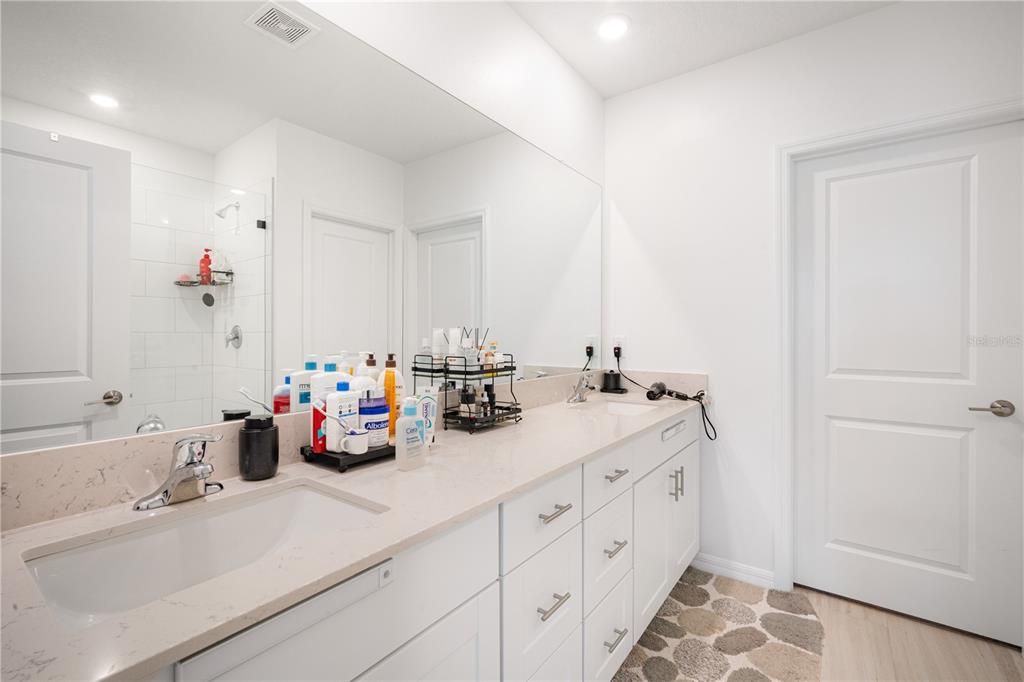 Bathroom, Dual Sink Vanities, Interior, Recessed Lighting