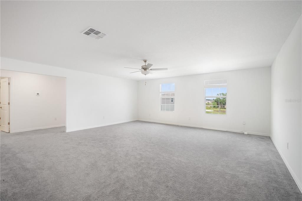 Empty room, Interior