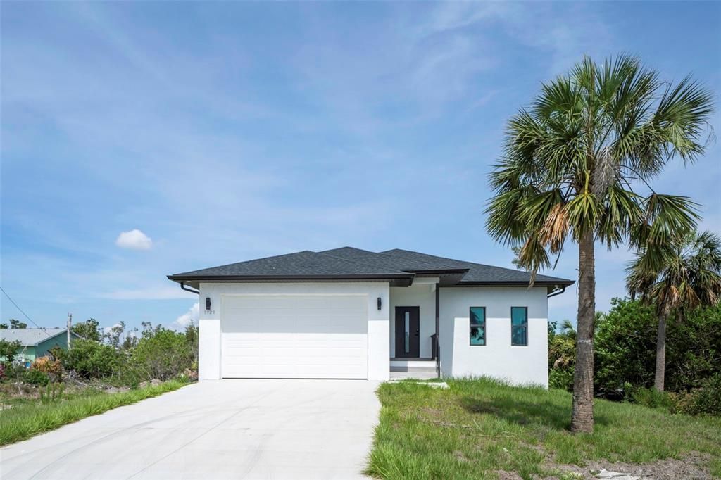 Attached, Exterior, Facade, Ranch