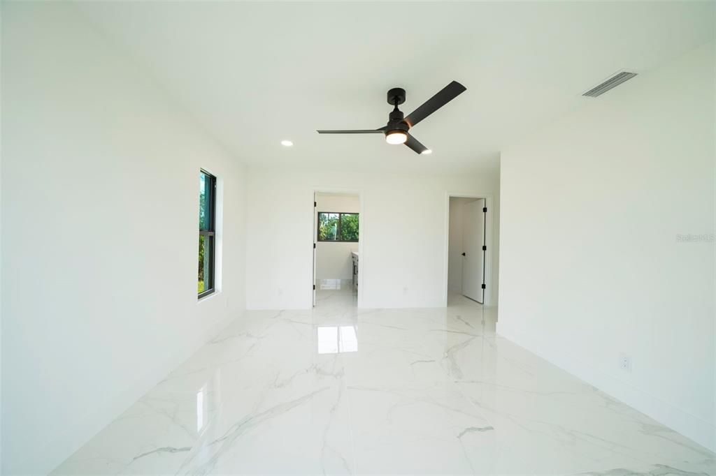 Empty room, Interior, Marble, Recessed Lighting