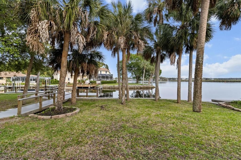Exterior, Lake