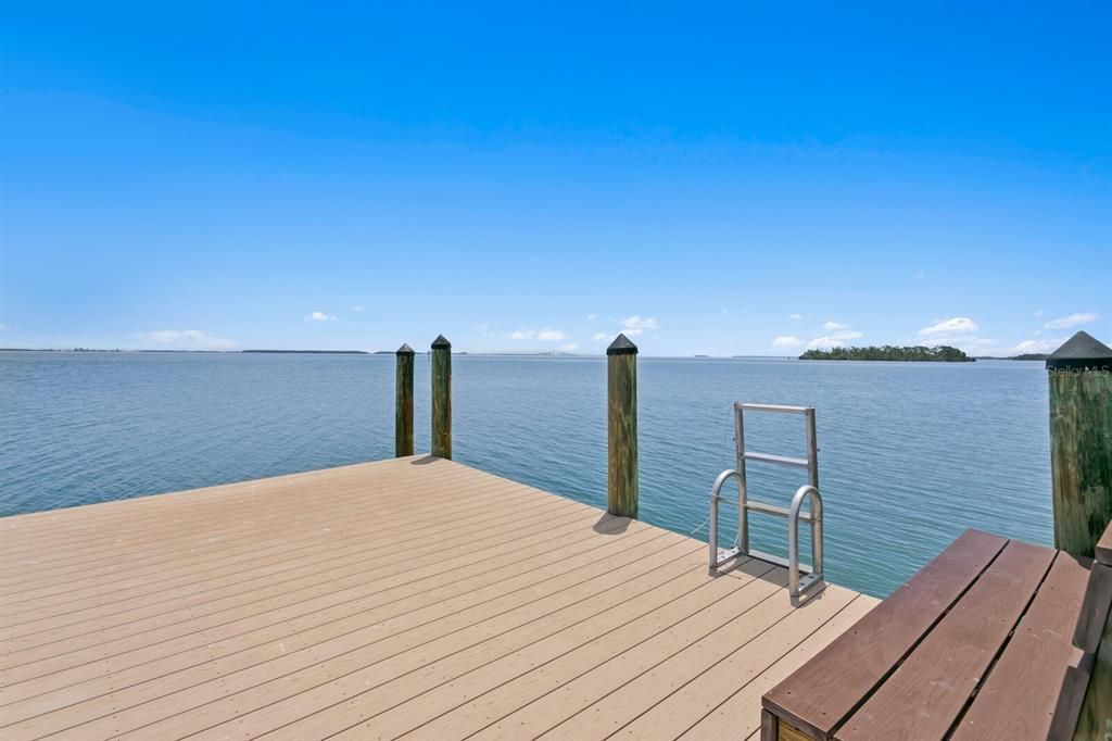Exterior, Lake