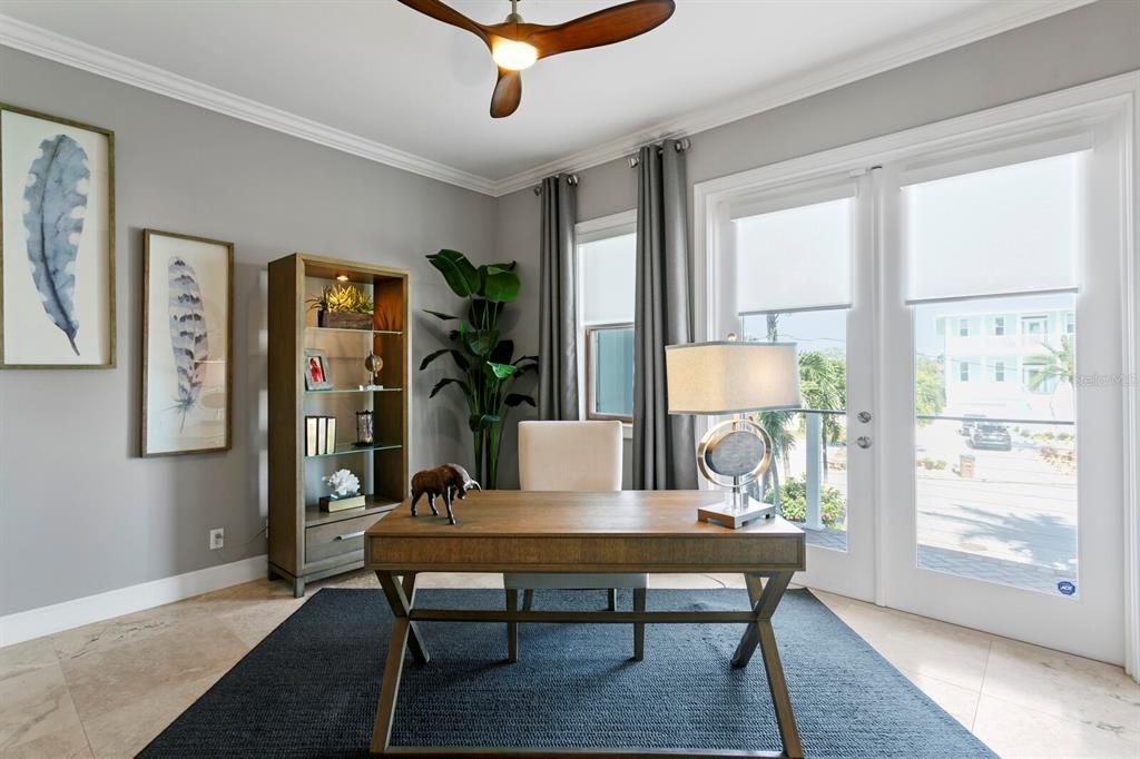 Home Office, Interior