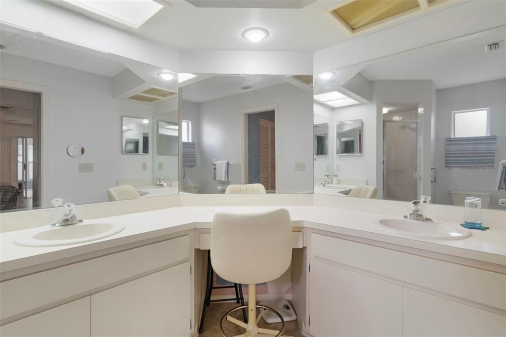Bathroom, Dual Sink Vanities, Interior, Recessed Lighting