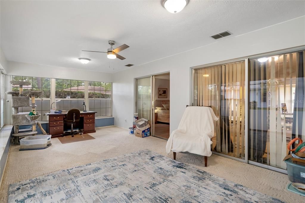 Home Office, Interior