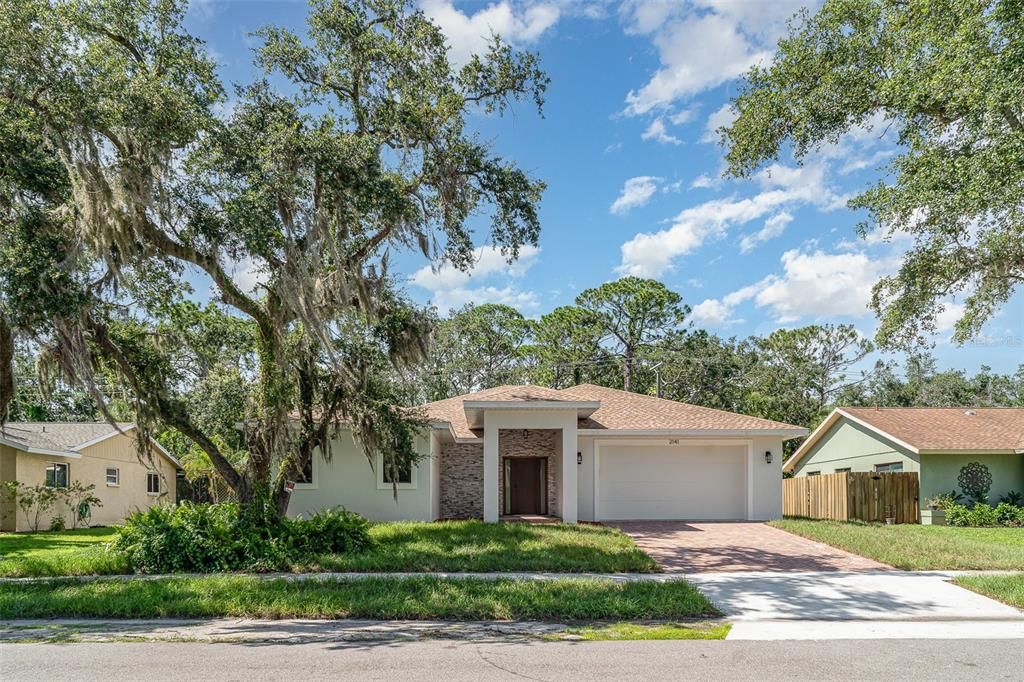 Attached, Exterior, Facade, Ranch