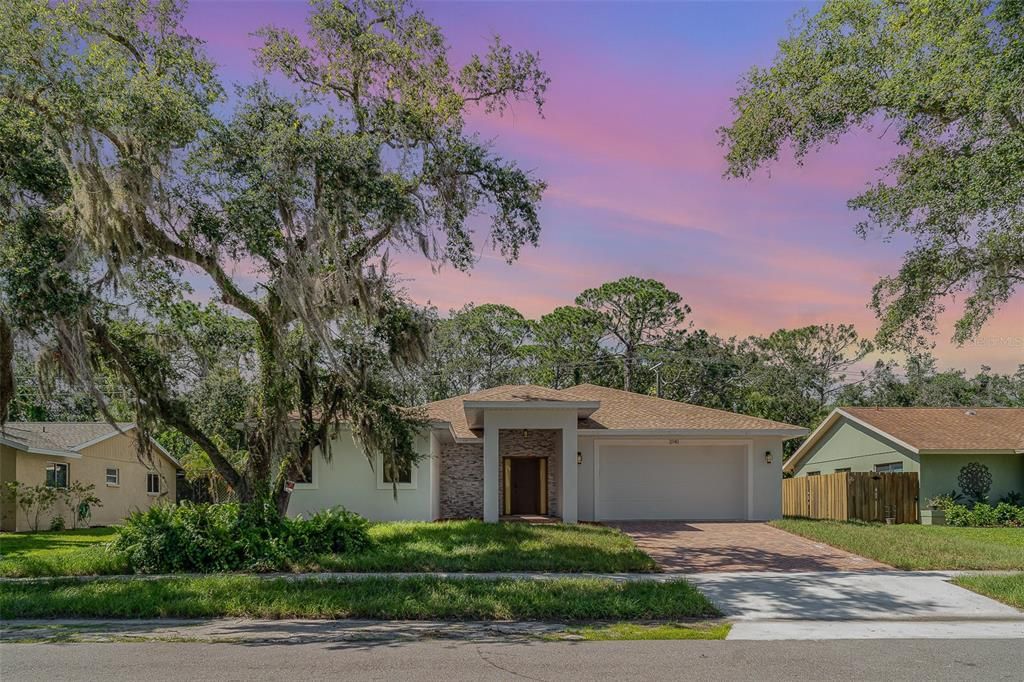 Attached, Exterior, Facade, Ranch