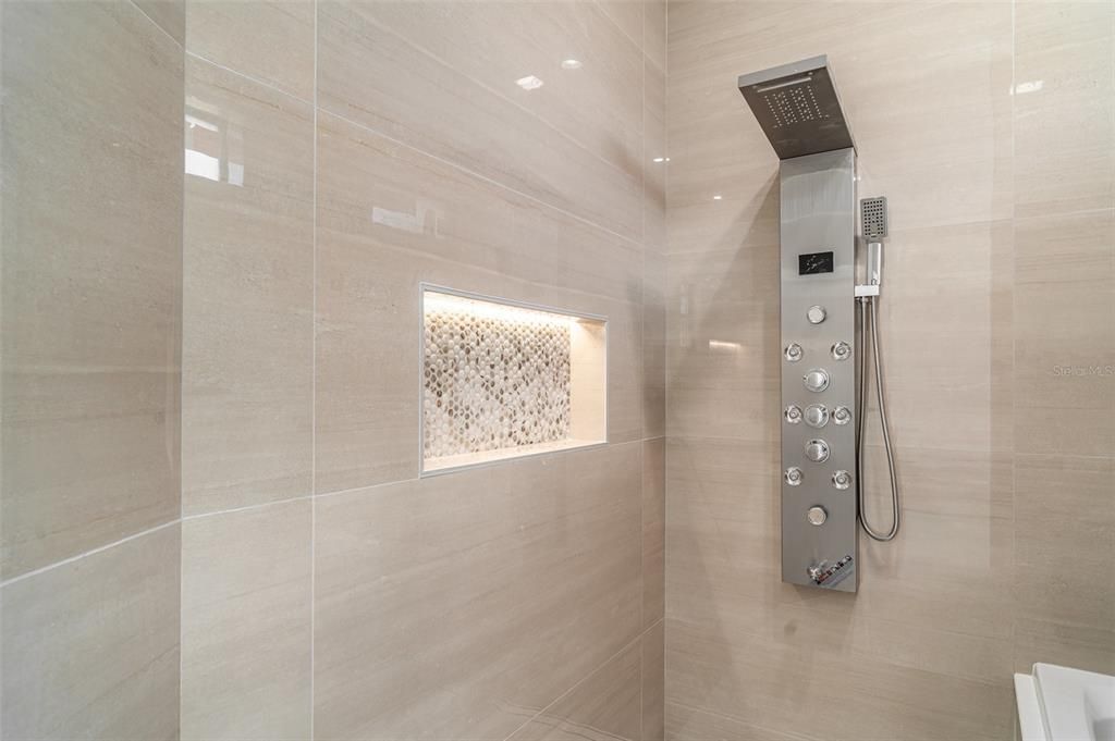 Bathroom, Interior, Recessed Lighting
