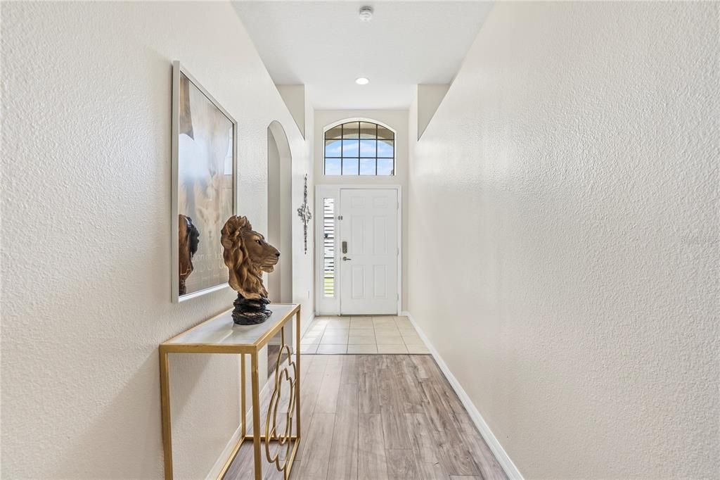 Interior, Recessed Lighting, Wood Texture Flooring