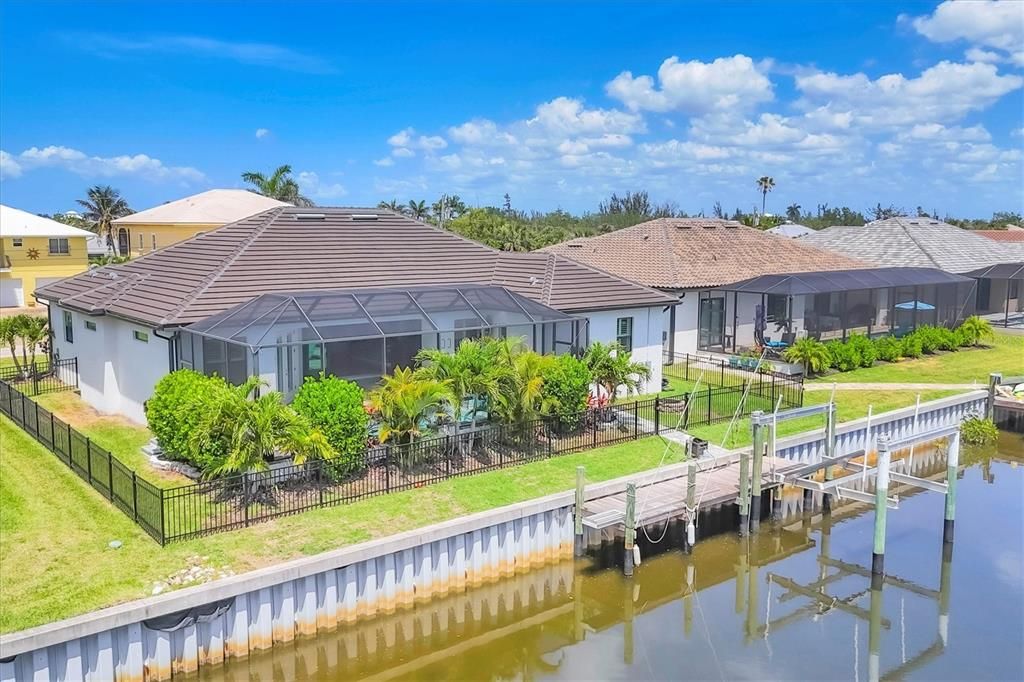 Exterior, Lake