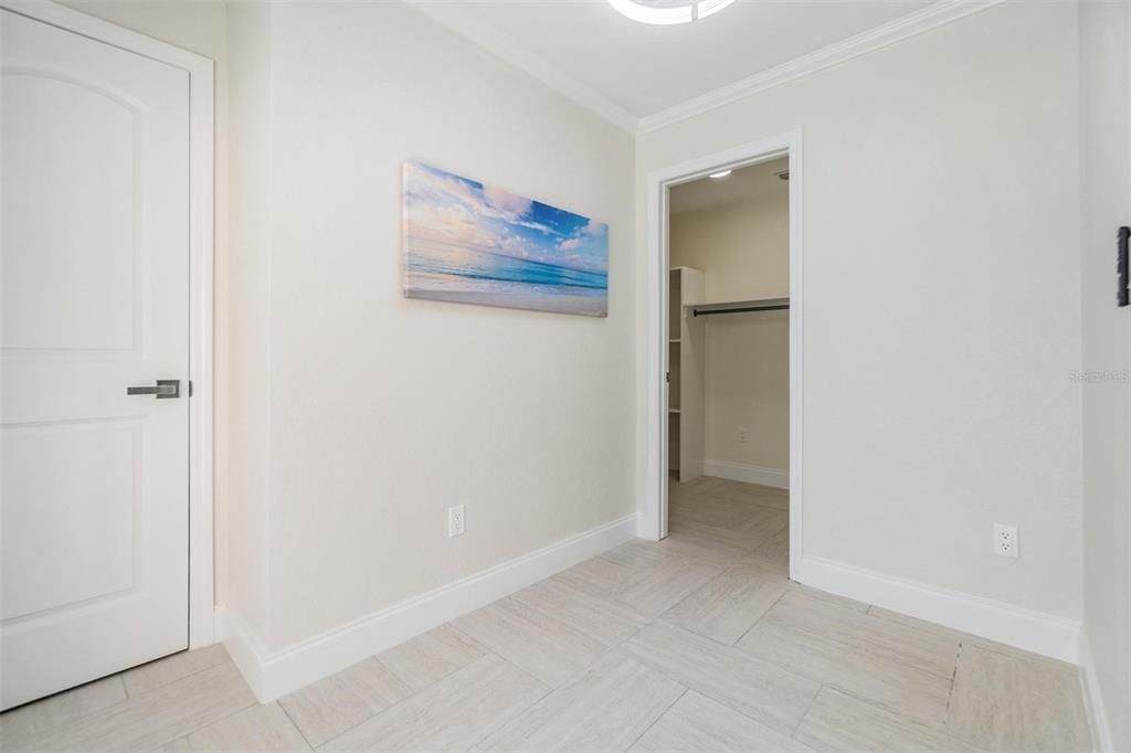 Empty room, Interior