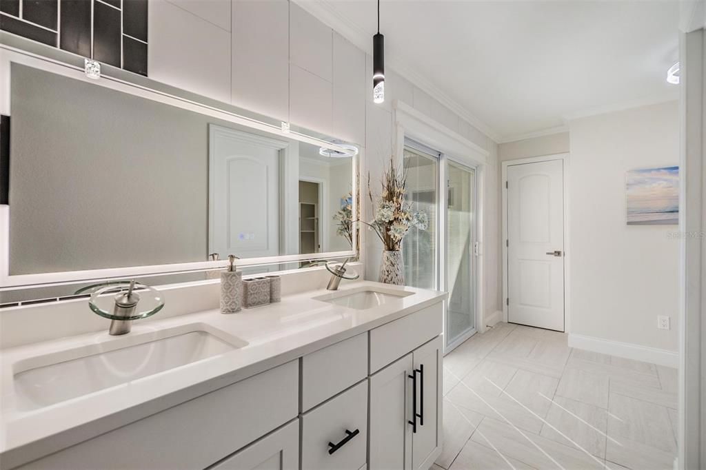 Bathroom, Dual Sink Vanities, Interior