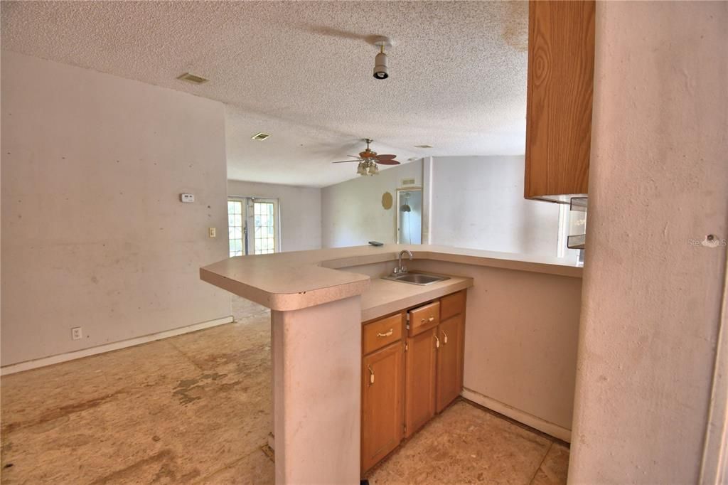 Empty room, Interior