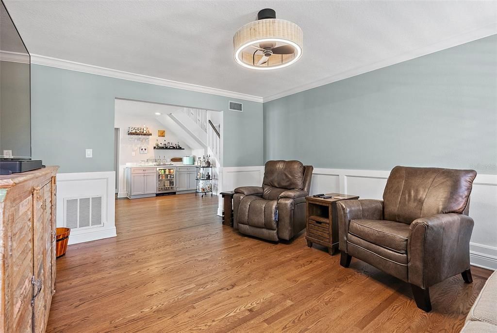 Interior, Pendant Lights, Wood Texture Flooring
