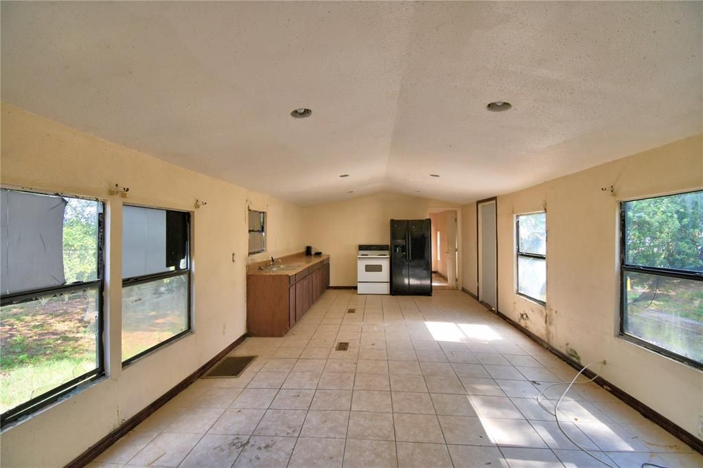 Empty room, Interior, Recessed Lighting