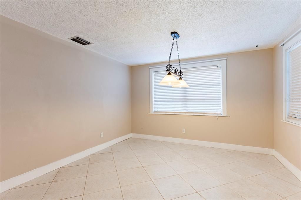 Empty room, Interior, Pendant Lights