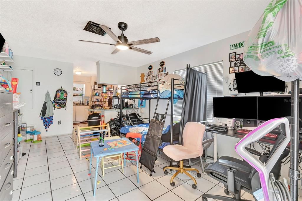 Home Office, Interior