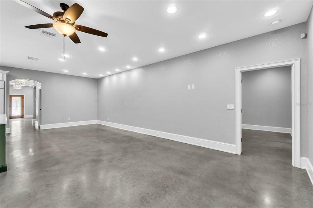 Empty room, Interior, Recessed Lighting