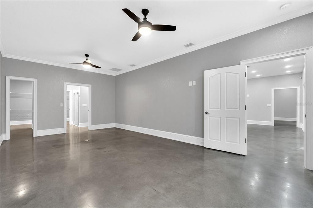 Empty room, Interior, Recessed Lighting