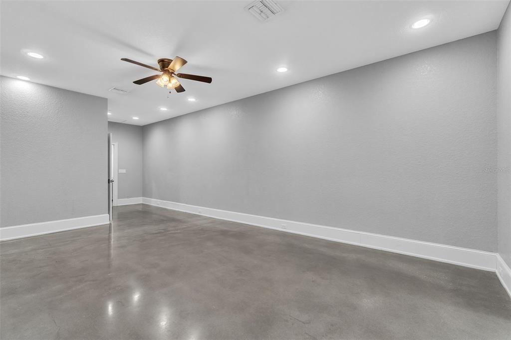 Empty room, Interior, Recessed Lighting