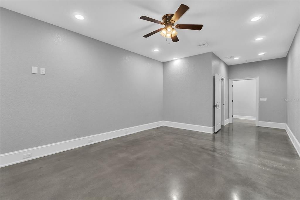 Empty room, Interior, Recessed Lighting