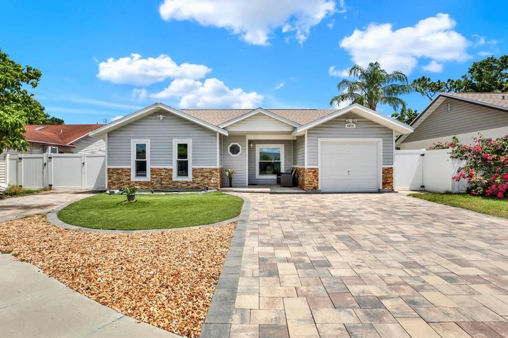 Attached, Exterior, Facade, Ranch