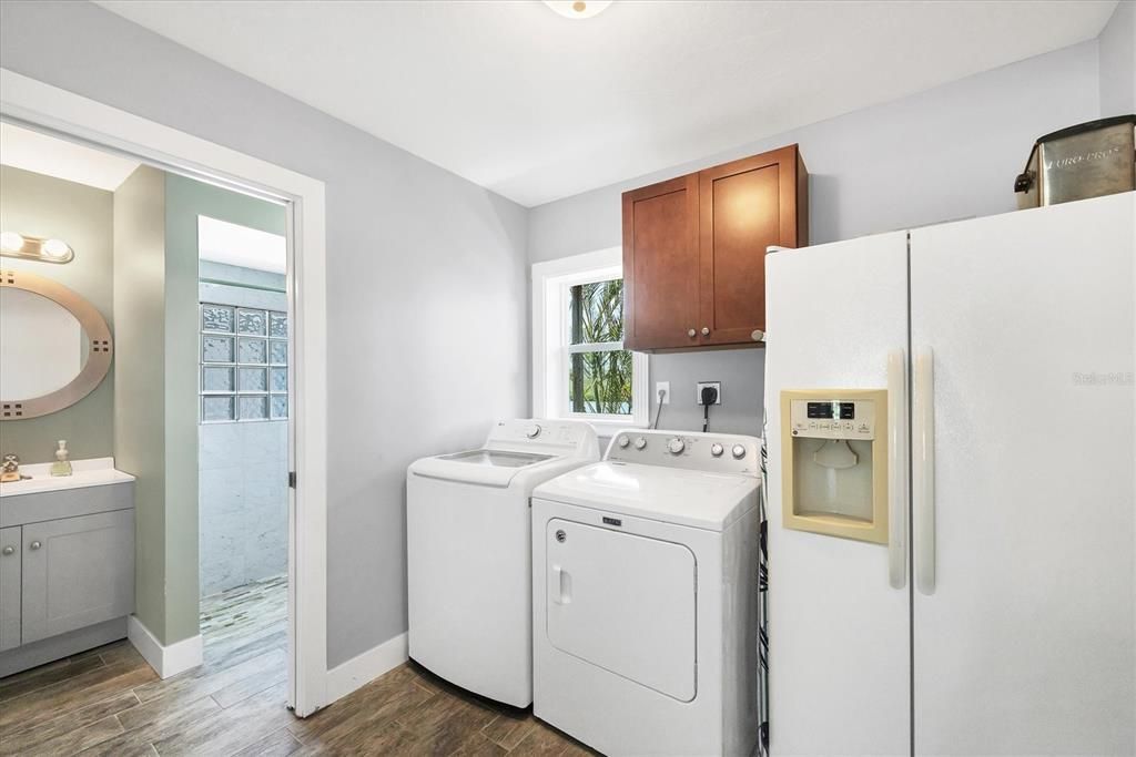 Interior, Utility Closets, Washer, Wood Texture Flooring
