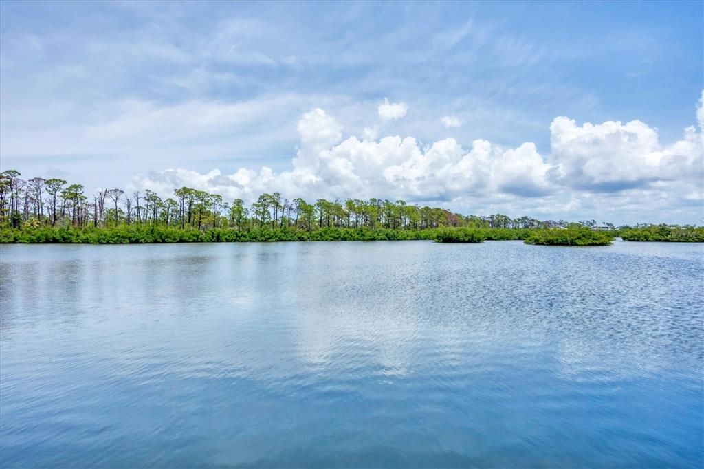 Exterior, Lake