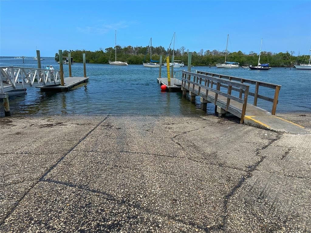 Exterior, Lake