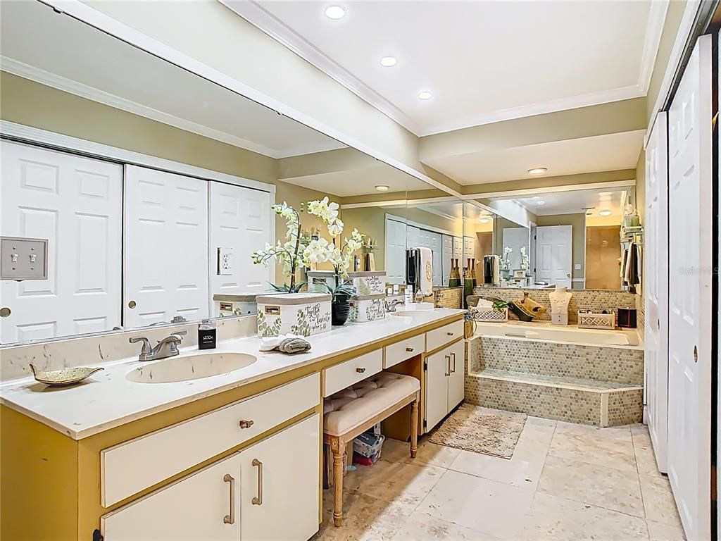 Bathroom, Dual Sink Vanities, Interior, Recessed Lighting