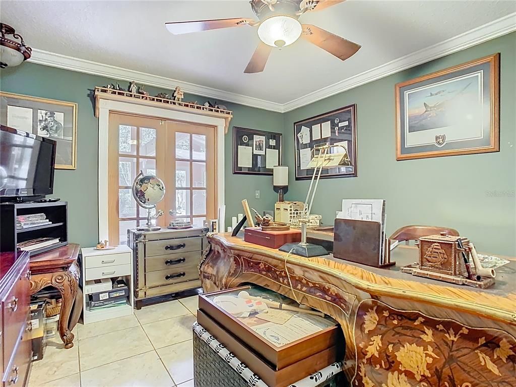 Home Office, Interior