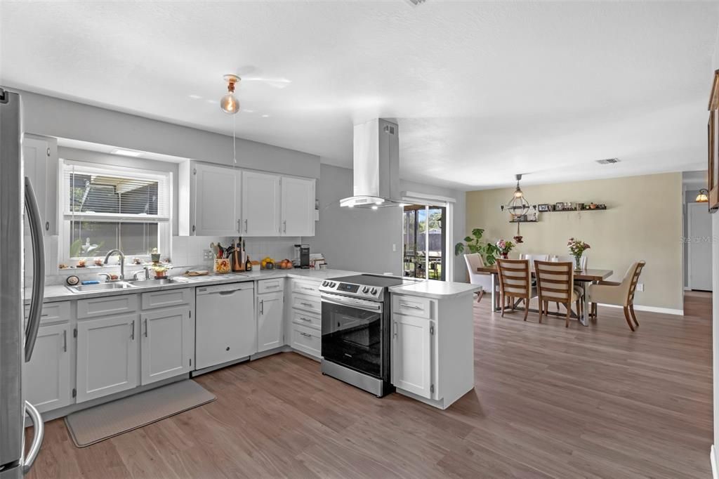 Dining room, Interior, Kitchen, Pendant Lights, Wood Texture Flooring