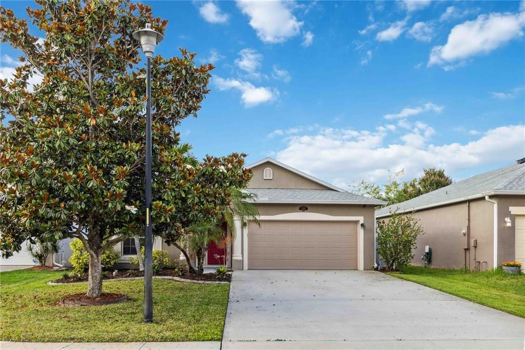 Attached, Exterior, Facade, Ranch