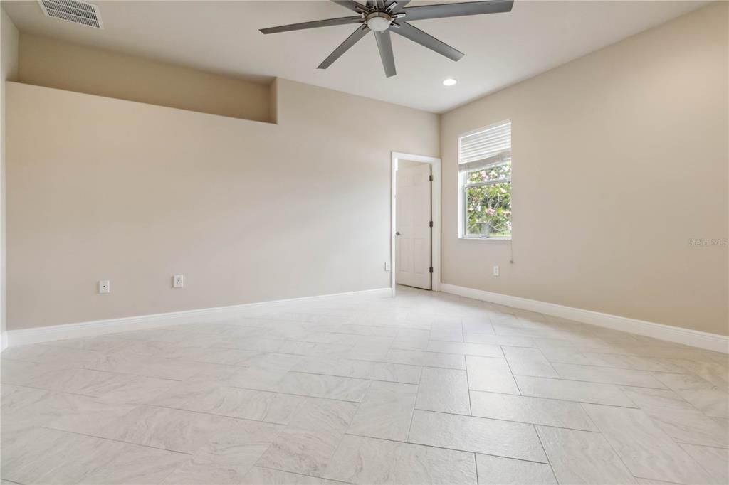 Empty room, Interior, Marble, Recessed Lighting