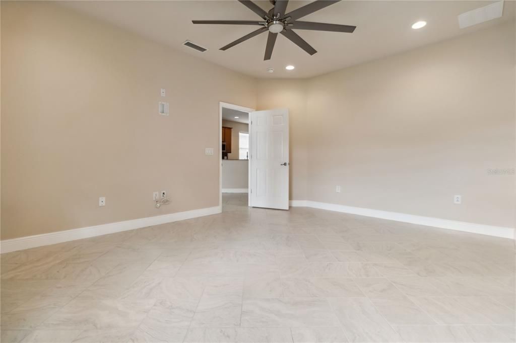 Empty room, Interior, Marble, Recessed Lighting