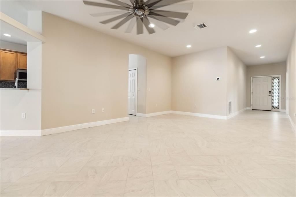Empty room, Interior, Marble, Recessed Lighting