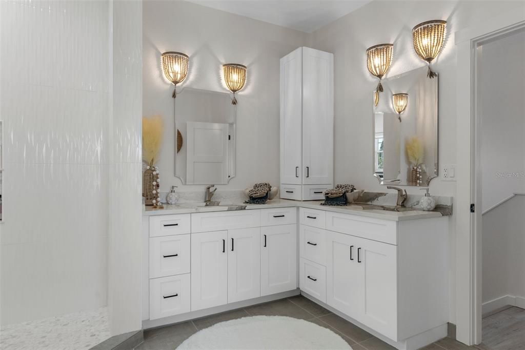 Bathroom, Dual Sink Vanities, Interior
