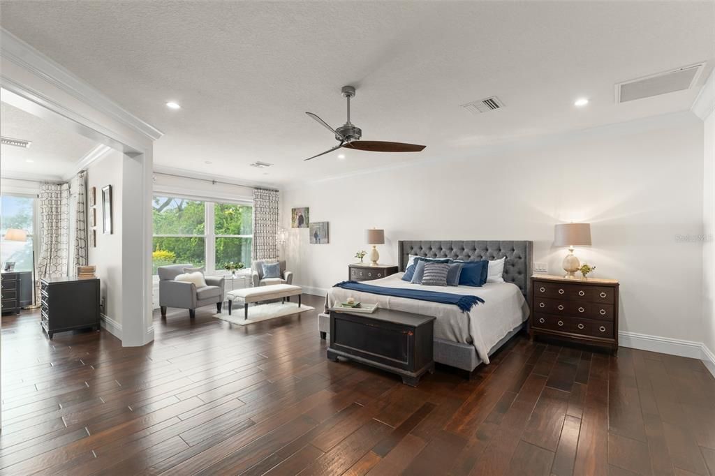 Bedroom, Interior, Living room, Recessed Lighting, Wood Texture Flooring