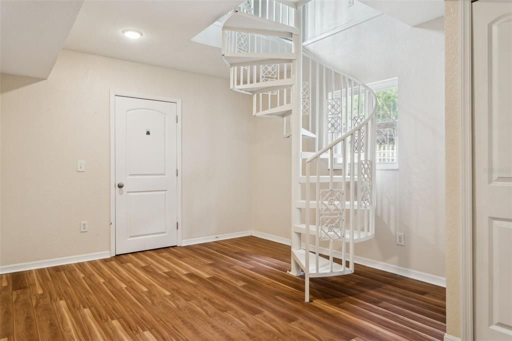Interior, Recessed Lighting, Wood Texture Flooring