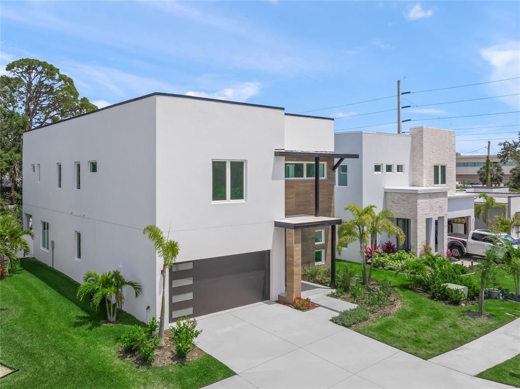 Attached, Exterior, Facade, Modern