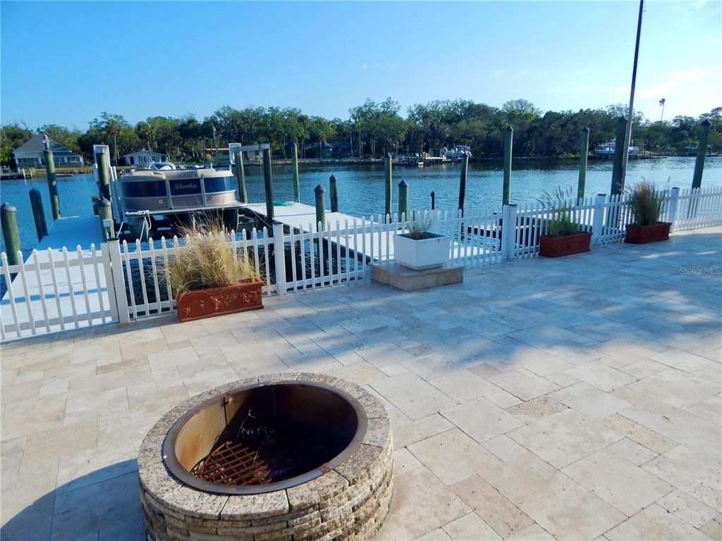 Exterior, Lake
