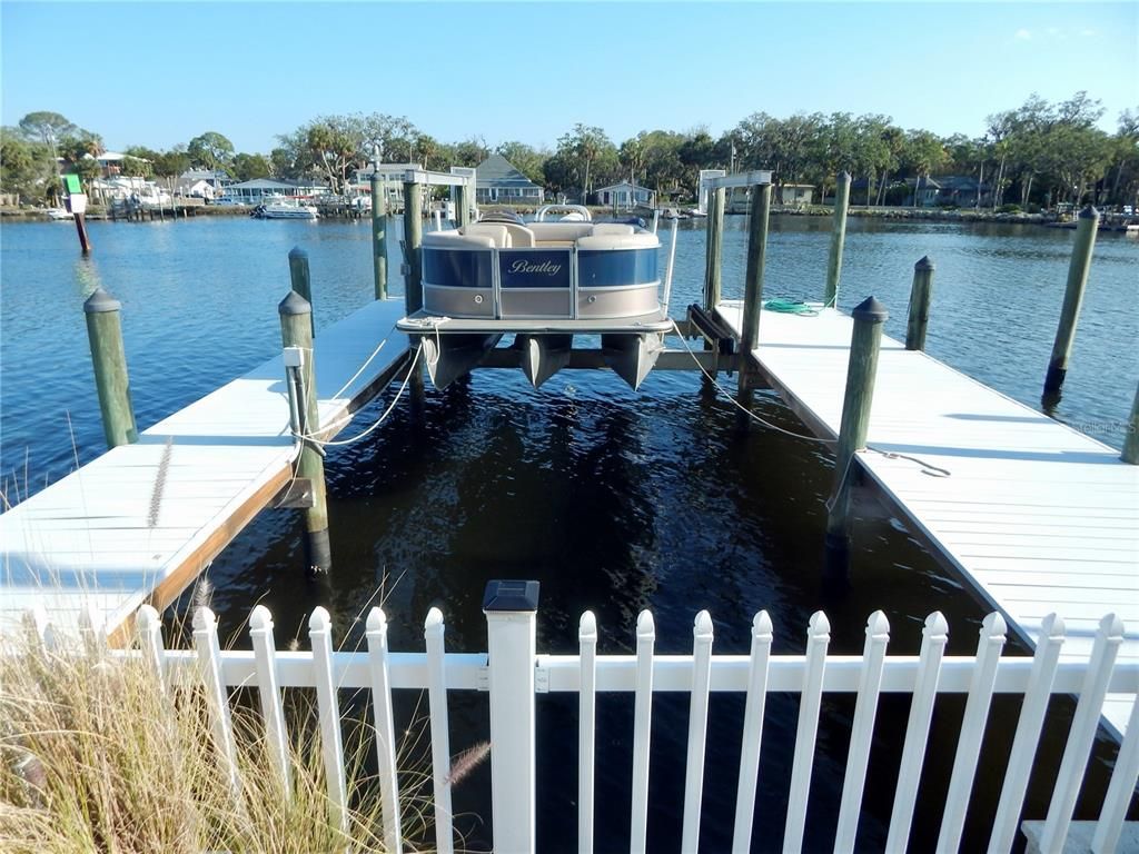 Exterior, Lake