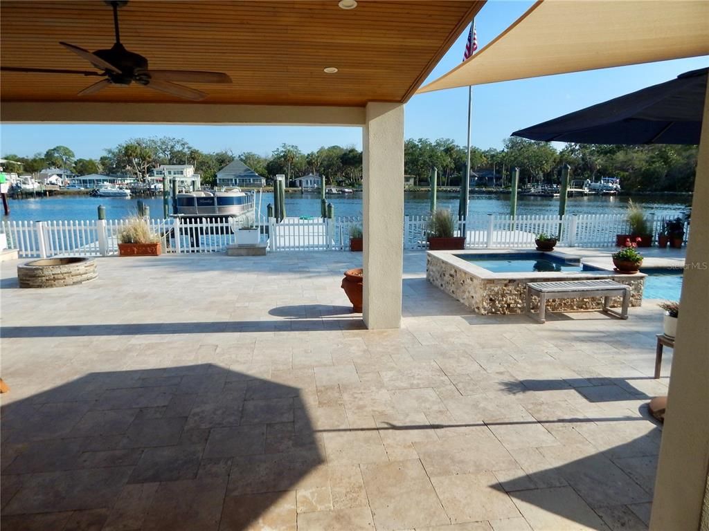 Exterior, Lake