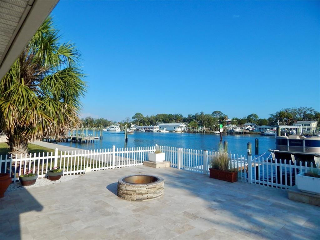 Exterior, Lake